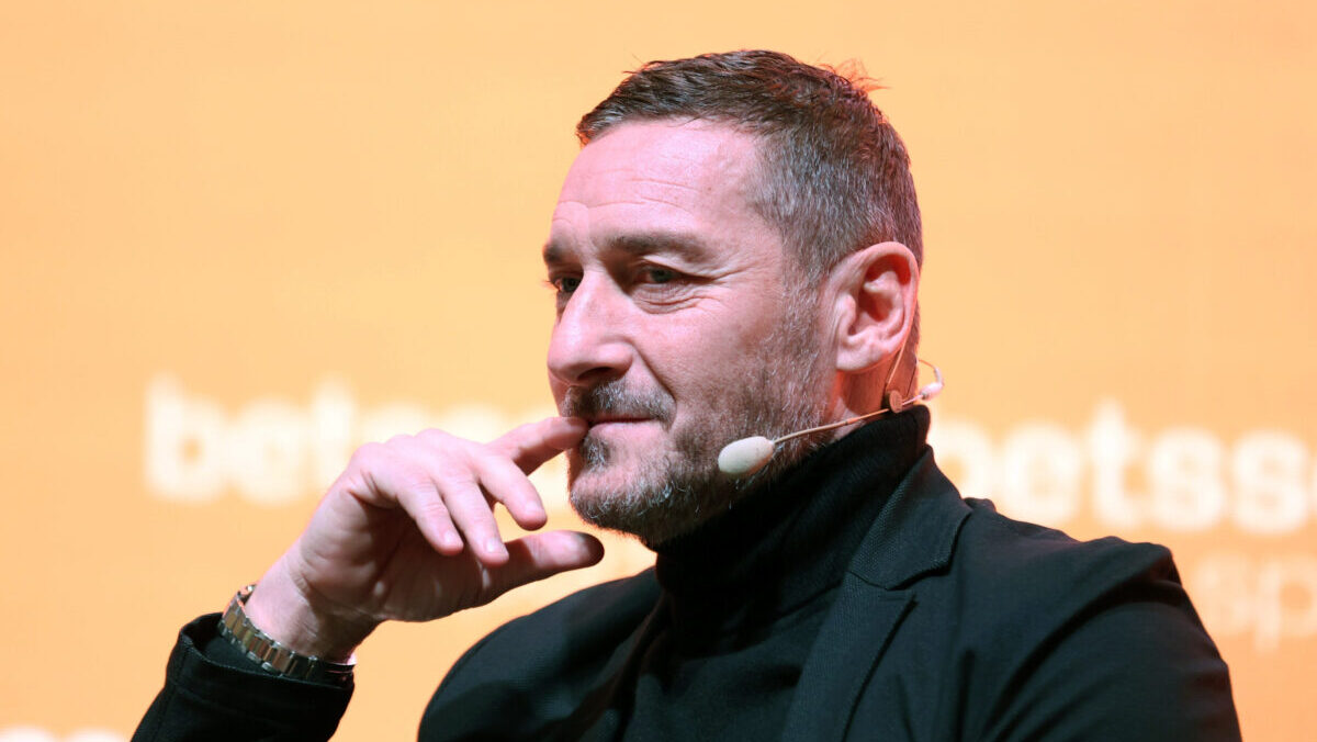 totti-cambia-campo:-entra-in-maxima-roma-e-punta-a-riportare-il-grande-basket-nella-capitale