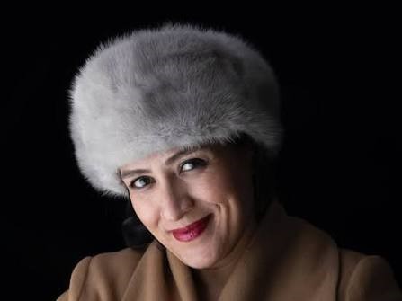 Iran, condannata a 15 anni la fotoreporter Yalda Moaiery: l’allarme delle Ong sulla stretta contro la stampa