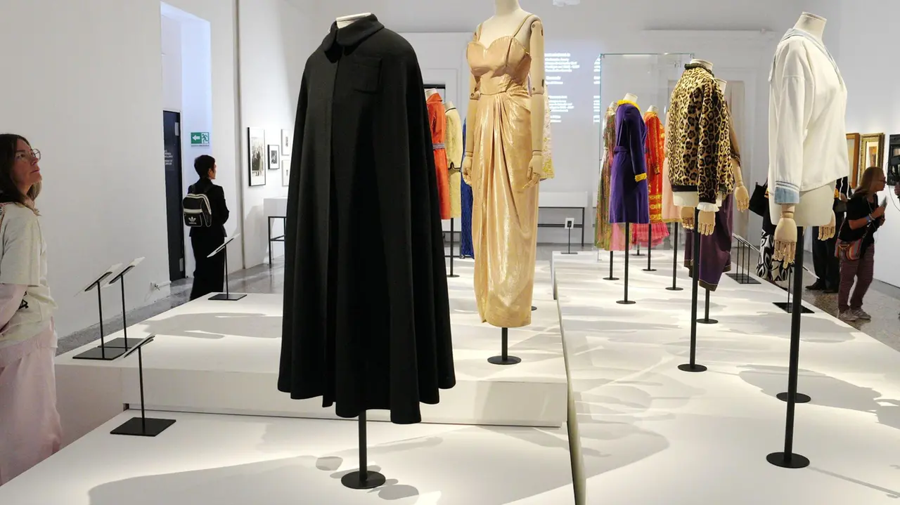 palazzo-reale,-“dali-e-la-moda”:-la-mostra-a-milano-che-rivela-il-lato-inedito-dell’artista-surrealista palazzo-reale,-“dali-e-la-moda”:-la-mostra-a-milano-che-rivela-il-lato-inedito-dell’artista-surrealista