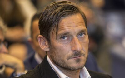 Francesco Totti compie 50 anni, Roma festeggia il suo Capitano