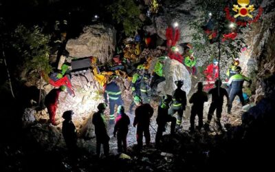Sardegna, liberato lo speleologo rimasto intrappolato per 26 ore nella grotta tra Urzulei e Baunei