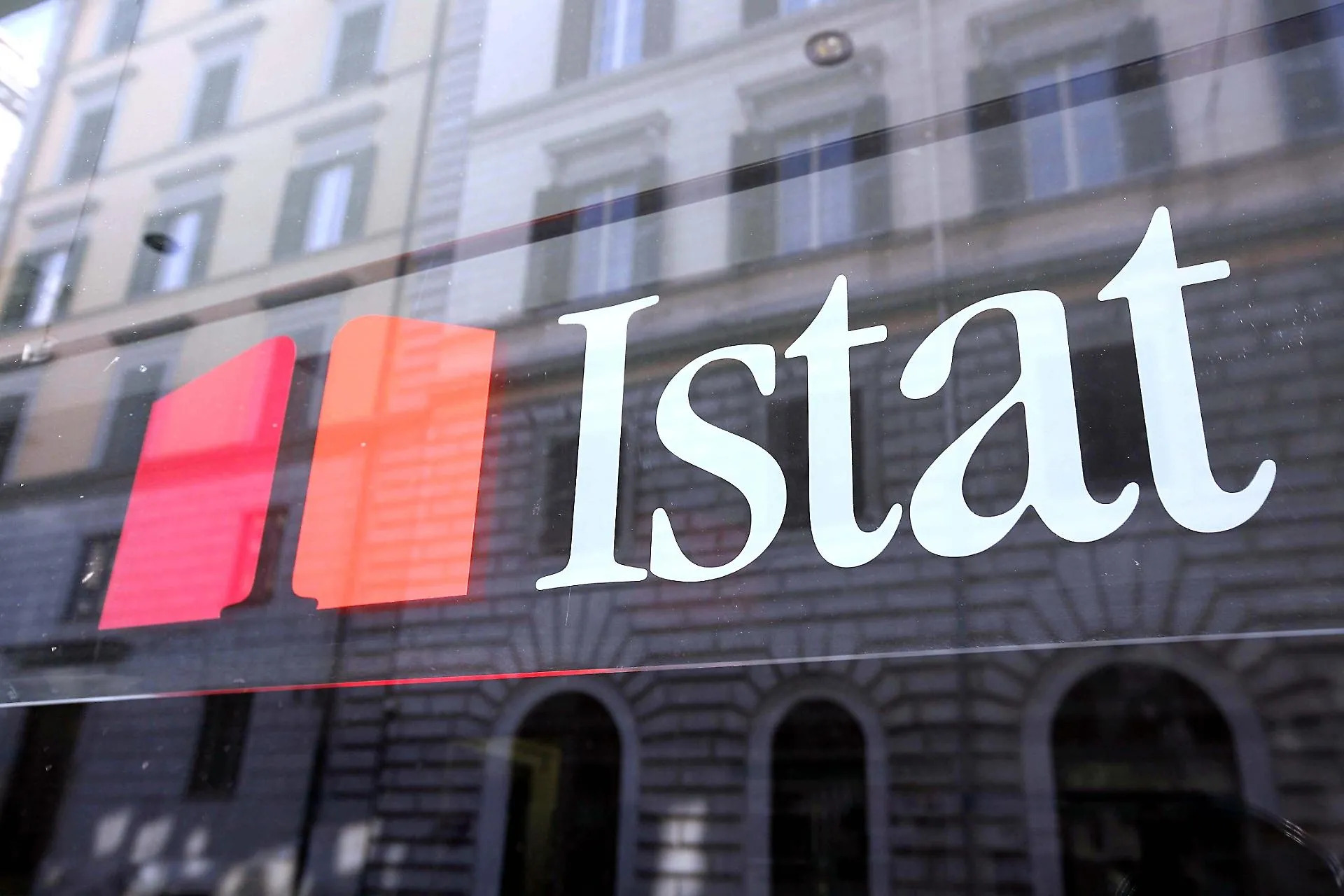 istat,-freno-alle-retribuzioni-con-la-ripartenza-dell’inflazione:-nei-primi-otto-mesi-del-2026-crescita-al-2,4%-nel-privato istat,-freno-alle-retribuzioni-con-la-ripartenza-dell’inflazione:-nei-primi-otto-mesi-del-2026-crescita-al-2,4%-nel-privato