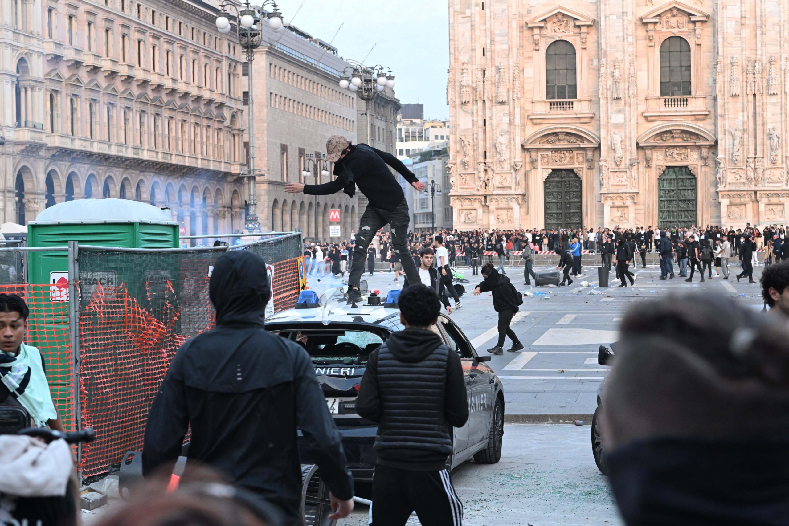 scontri-a-milano,-il-gip-convalida-gli-arresti:-“pianificato-un-progetto-per-destabilizzare-l’ordine-pubblico” scontri-a-milano,-il-gip-convalida-gli-arresti:-“pianificato-un-progetto-per-destabilizzare-l’ordine-pubblico”