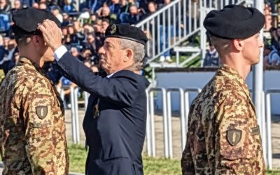 Cesano, un basco tra due generazioni: la Fanteria rinnova il legame con la propria storia