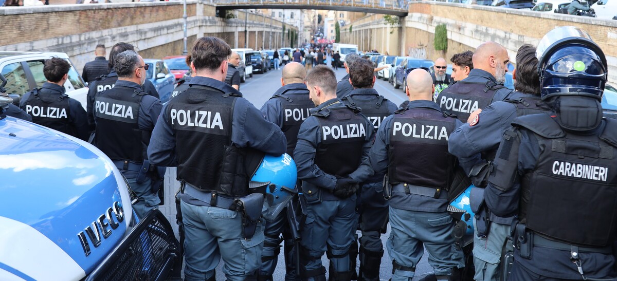 sciopero-nazionale:-a-roma-8-fermati-dopo-le-cariche-al-colosseo-e-a-testaccio sciopero-nazionale:-a-roma-8-fermati-dopo-le-cariche-al-colosseo-e-a-testaccio